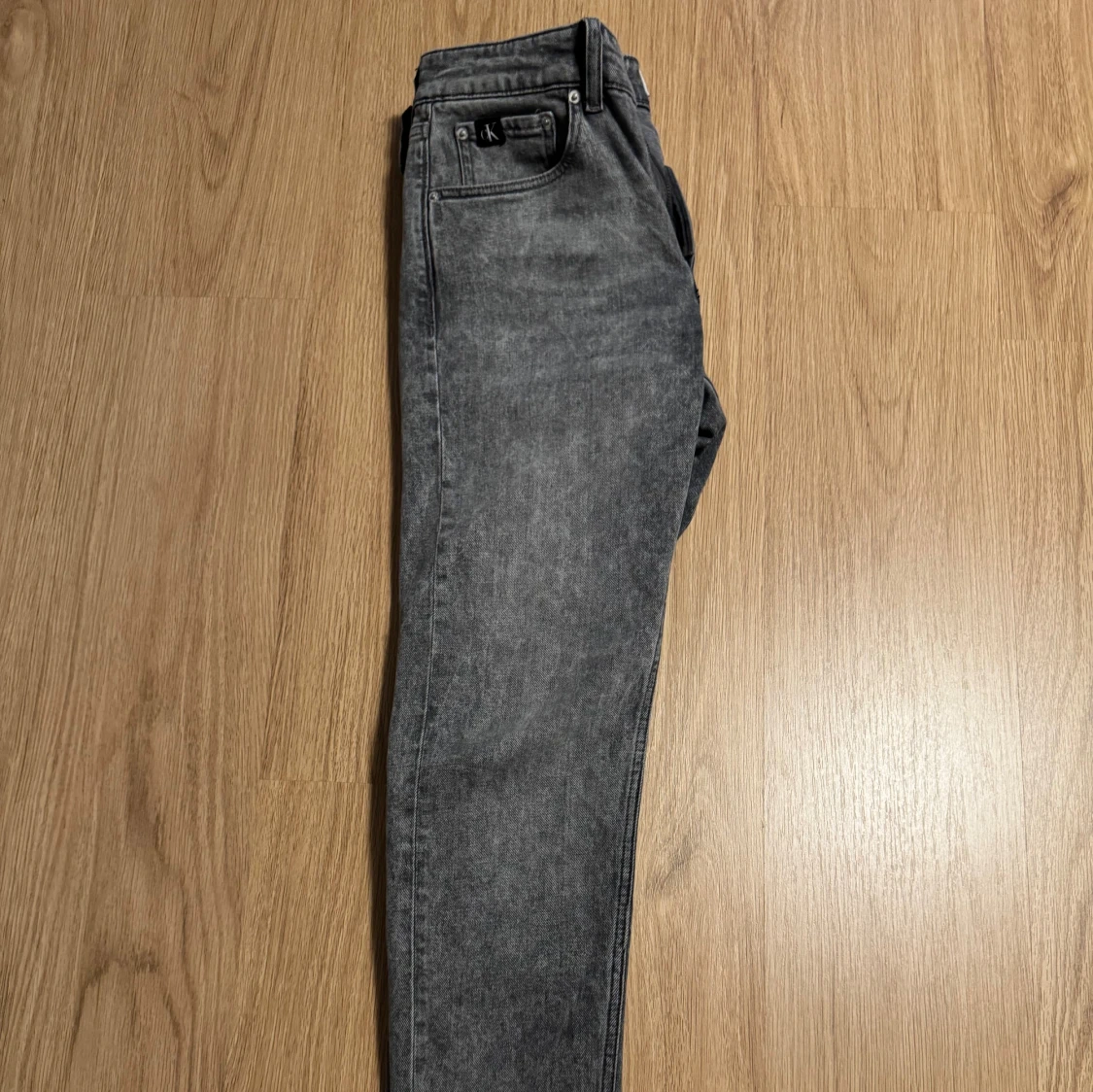 Gråa Calvin Klein slim fit jeans - 90