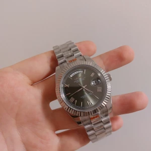 Day-date Seiko mod - Helt nybyggt Day-date seiko mod på miyota 8285 urverk, safirglas och kommer med en klockficka. Perfekt för dig som gillar en klassisk look med modern touch.