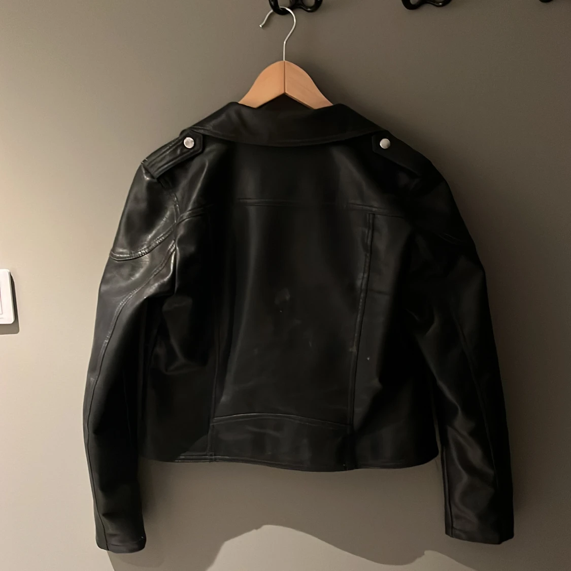Svart skinnjacka från Noisy May - 90