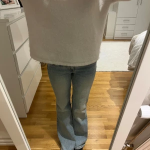 Lågmidjade jeans - Snygga lågmidjade jeans från Monika som aldrig använts😍 passar mig bra i längden som 165