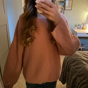 Rosa stickad tröja - Fin rosa stickad tröja. Bra skick. I storlek S ifrån twist & tango💕