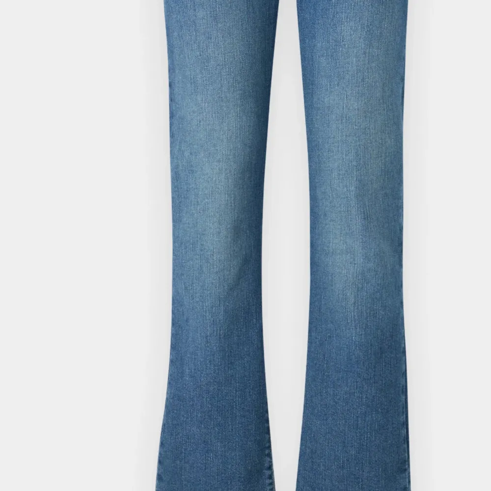 Snygga blå bootcut jeans den ltb. Fråga om flera mått. Farkut & Housut.