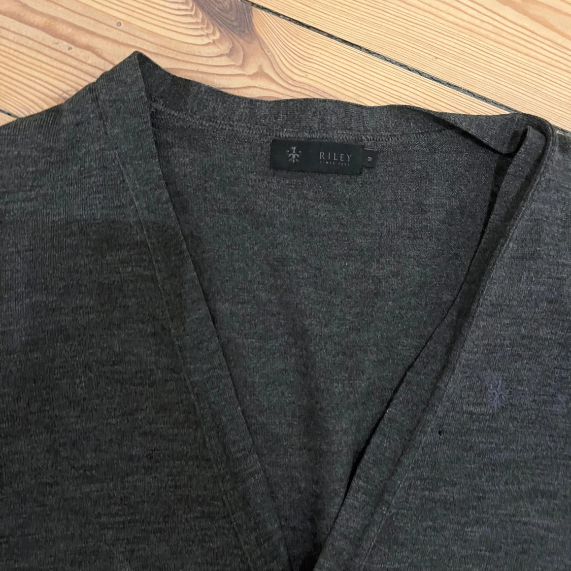 Mörkgrå kofta från Riley - 91