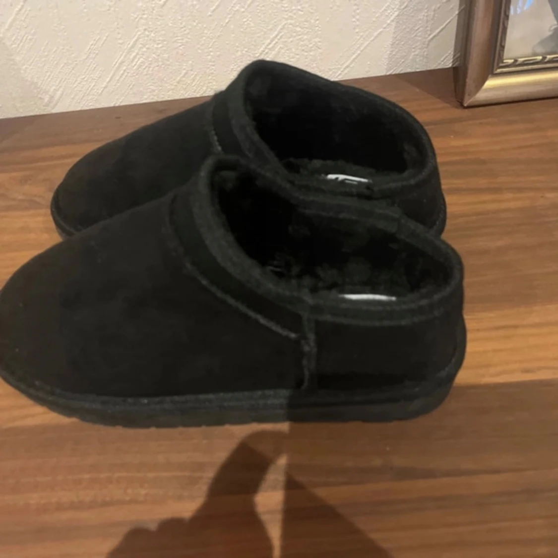 Svarta låga uggs ifrån lager 157 storlek: 34/35 
