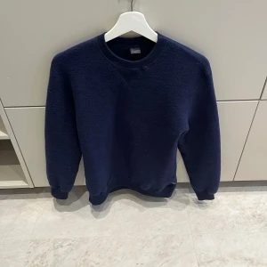 Mörkblå maurinoull från dilling - Bra skick använd fåtal gånger säljer pågrund av den är för liten mkt bra skick 