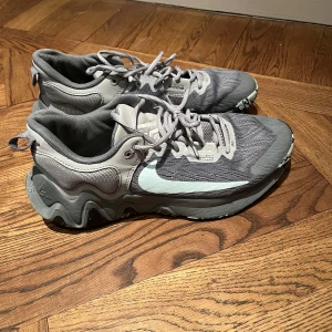 Nike Giannis Immortality 2 cool Grey Glacier Blue - Mycket bra skick. Strl 42, US 8,5, UK 7,5