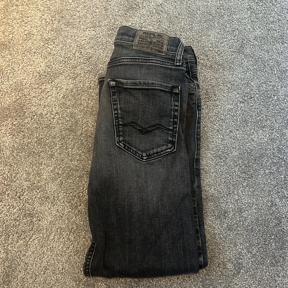 Mörkgråa jeans från Replay - 1