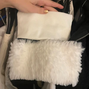 Pannband - Aldrig använda. Säljer en för 30kr och båda för 45kr. 