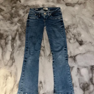 Ltb jeans - As snygga Ltb jeans! Säljer då dom är för korta, är 165💓 Dom är uppsprättade där nere.