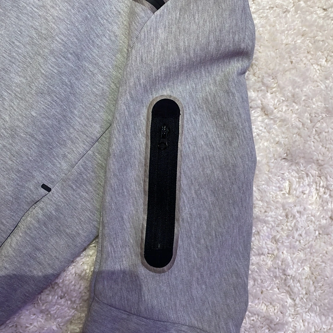 Grå huvtröja från Nike - 91