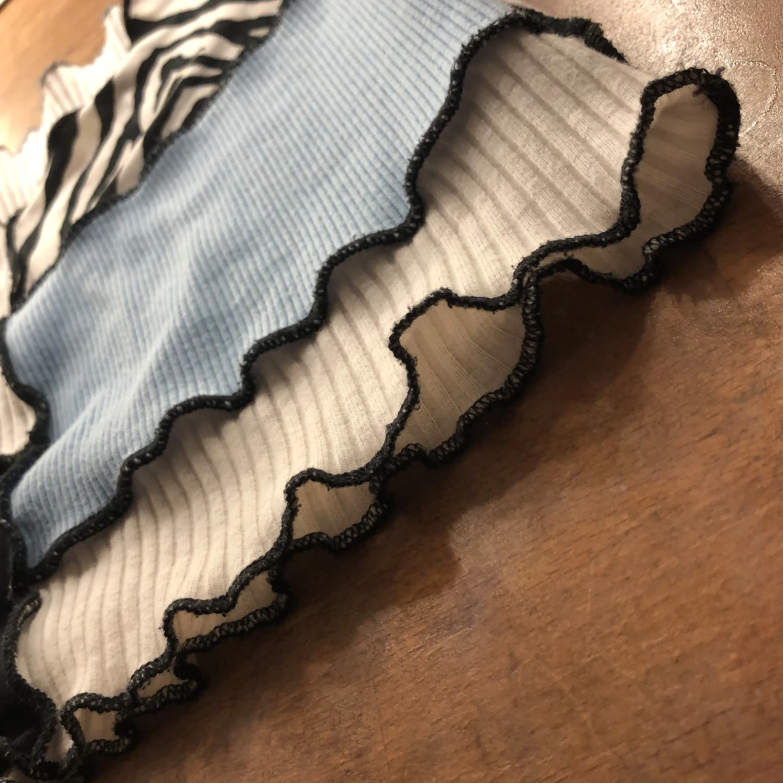 Randig ribbad topp i flera färger - 91