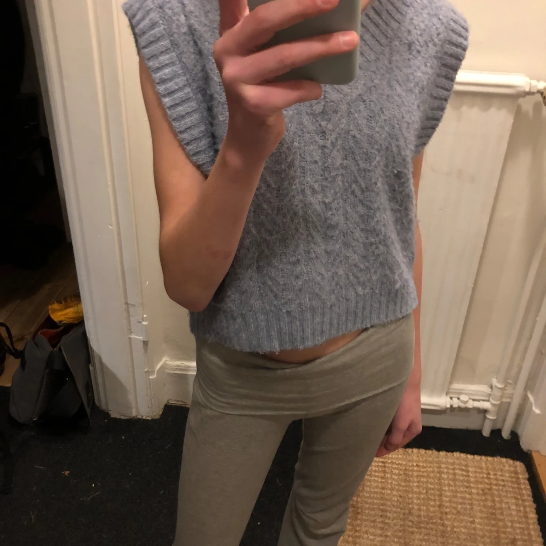 Grå stickad väst från Lindex