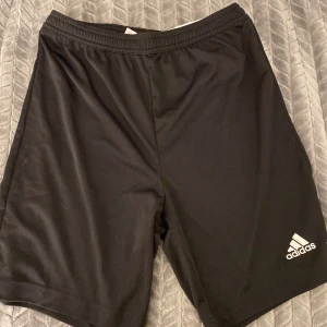 Träningsshorts  - Passar xs, s, m. Storlek L på barnavdelning 