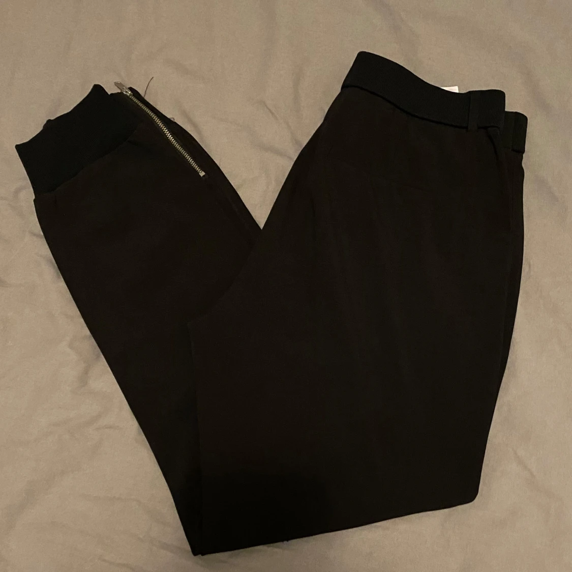 Svarta byxor från InWear