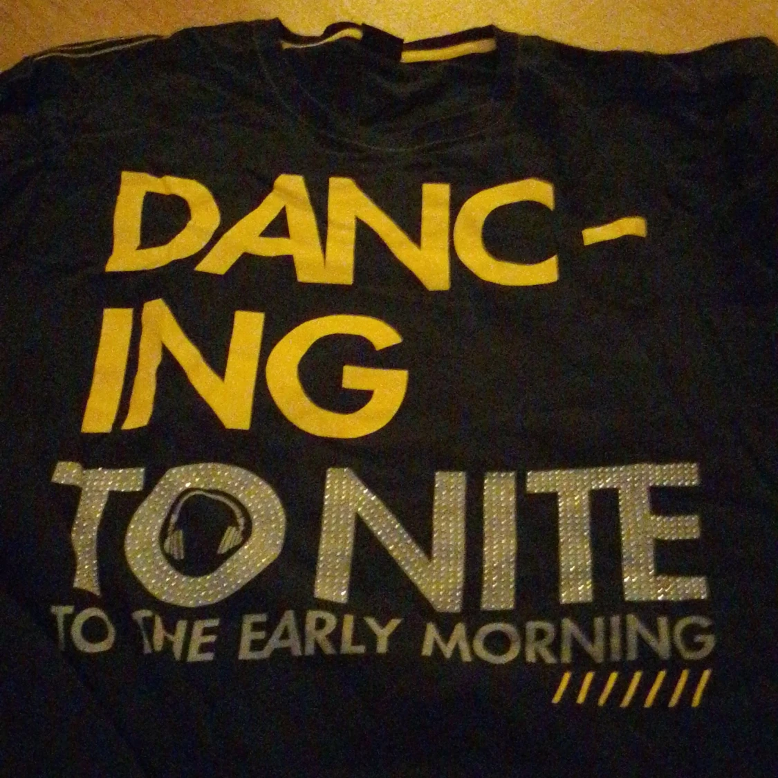 Svart t-shirt med text