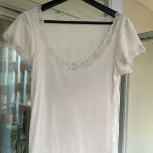 Ljusgul söt tshirt - Världens sötaste tshirt💛 helt ny.