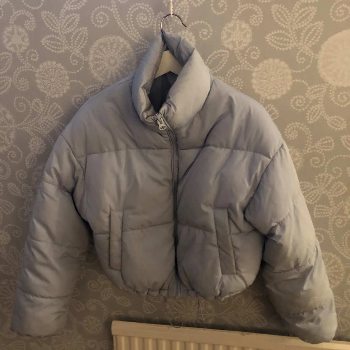Ljusblå pufferjacka