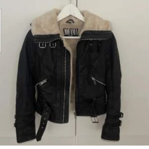 Jofama jacka - Jätte snygg jacka, varm nu till vintern! Nypris ca 2500kr men säljer nu för 899kr ❤️ skriv om övriga frågor!☺️🙏 ⚠️lånade bilder!!!⚠️