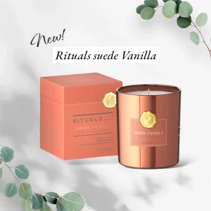 Nytt! Doftljus Suede Vanilla från Rituals - Säljer ett lyxigt doftljus från Rituals i doften Suede Vanilla. Ljuset kommer i en elegant kopparfärgad behållare och är förpackat i en stilren orange ask med guldfärgad sigill. Perfekt för att skapa en mysig atmosfär hemma. Basen är av naturligt rapsvax. Nypris 449:-