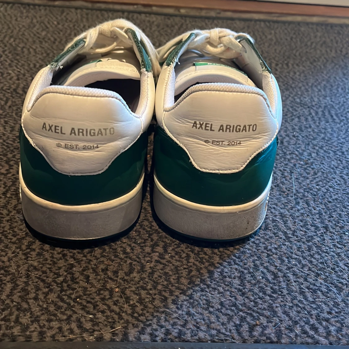 Grönvita sneakers från Axel Arigato - 91