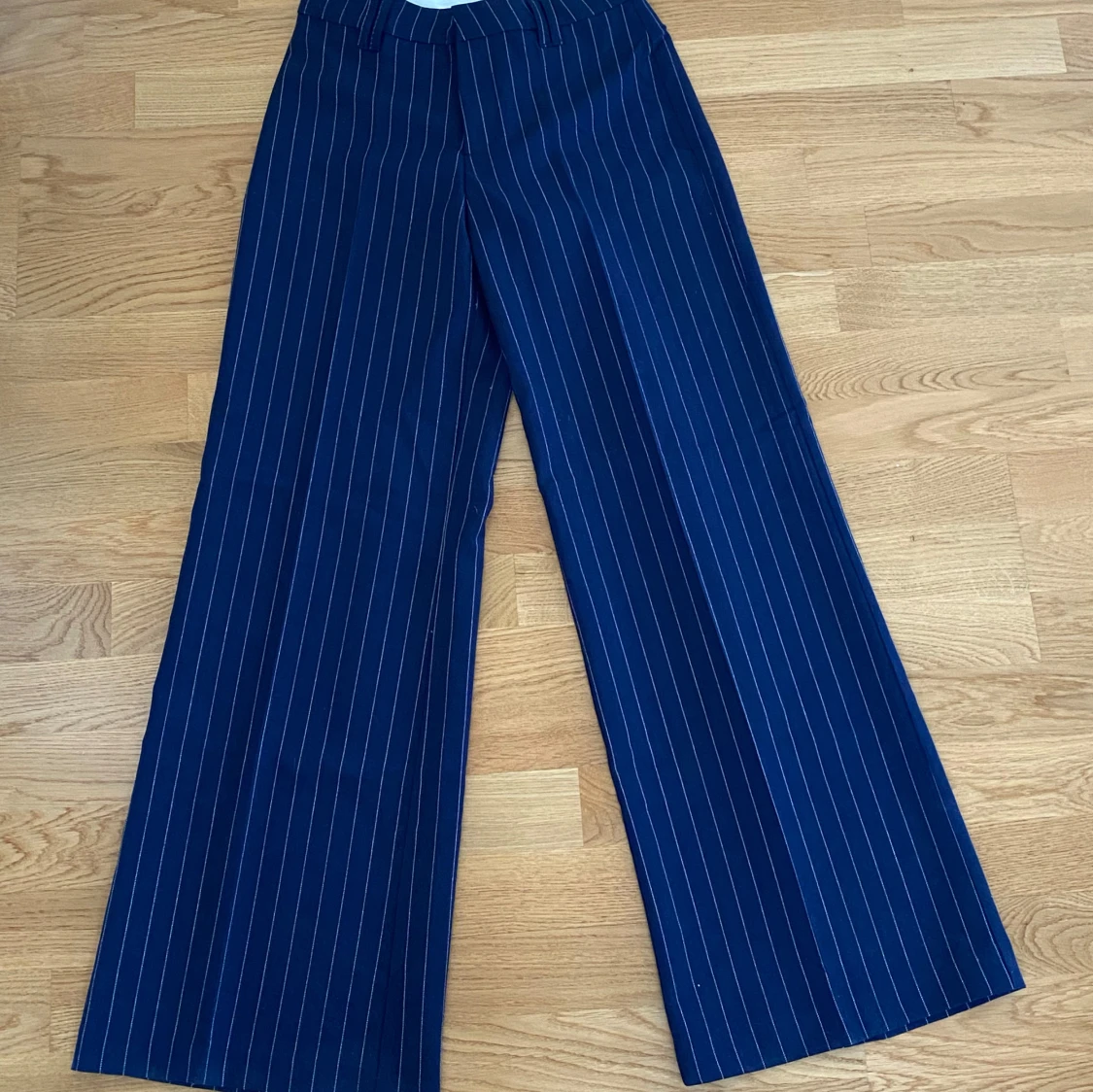 marinblåa konstymbyxor från h&m - 92