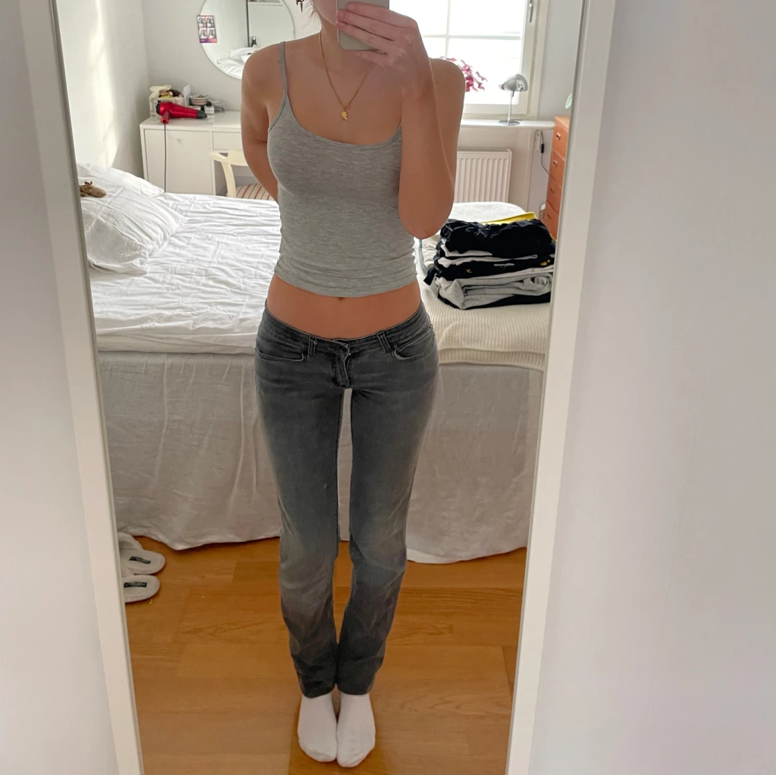 Grå jeans från Acne