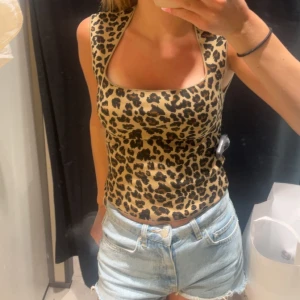 Leopard topp  - super snygg leopard topp ifrån Zara!😍 Skriver om ni vill ha fler bilder, mått osv💞