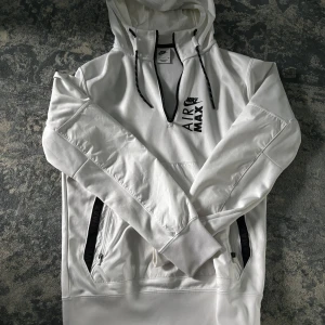 Nike kofta (VIT) - Vit nike kofta storlek S inga fel på