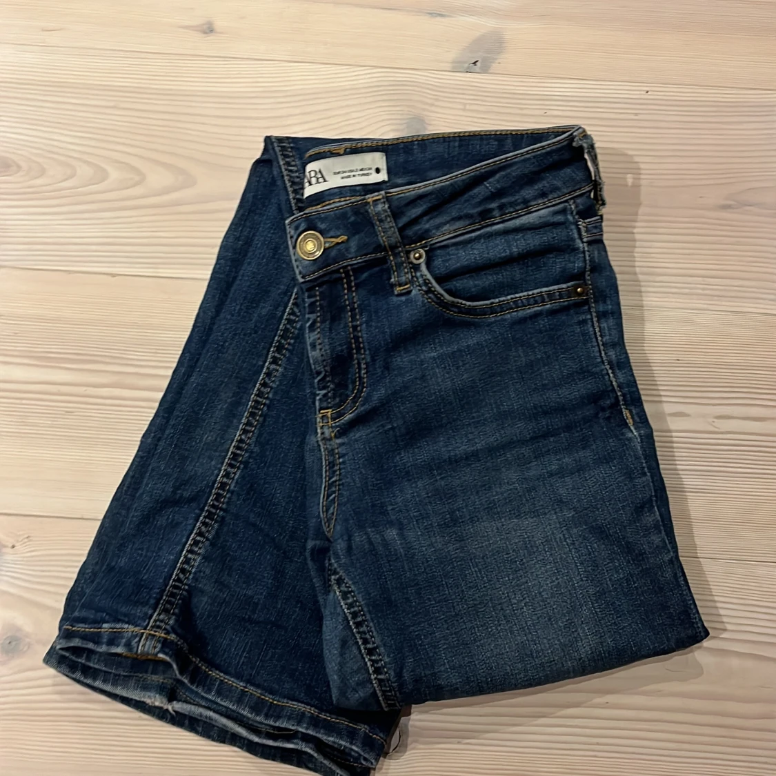 Mörkblå jeans