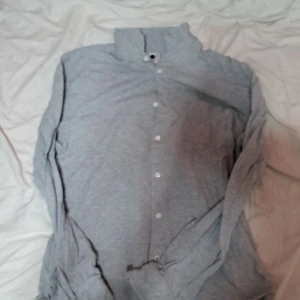 Tröja - Den är helt ny på min kille inte vill ha den