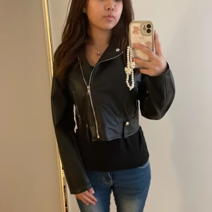 Svart läderjacka  - Helt ny aldrig använd (förutom bilden)