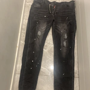 Sköna dsquared byxor slim  - Säljer dessa sköna dsquared jeans för ett riktigt bra pris. Men priset kan diskuteras vid snabb affär 😁👍