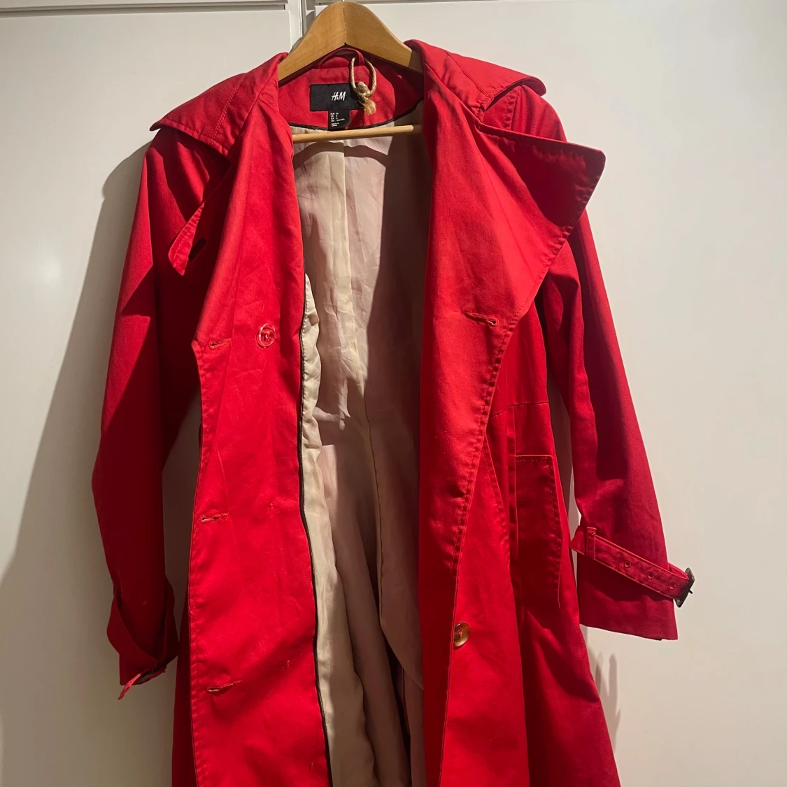 Röd trenchcoat från H&M - 1