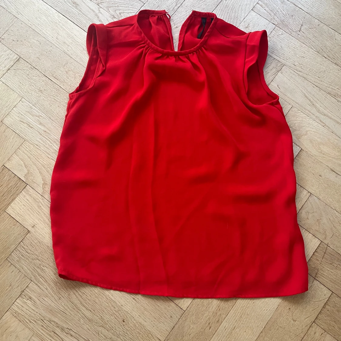 Röd ärmlös blus från Mango - 2