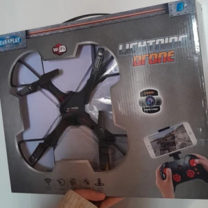 Drönare - En svart drönare från Gear4Play. Köpt för flera år sen men är i bra skick och aldrig använd.