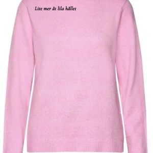 Ljuslila tröja från Vero Moda - Säljer en mysig ljuslila tröja från Vero Moda. Tröjan har en enkel design med långa ärmar och ribbade kanter vid ärmslut och nederkant. Perfekt för en avslappnad stil.