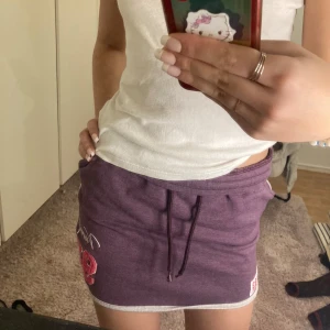 Y2K Jogger skirt🙏 - Storlek 170 Bra skick Från Red&Blue Ordinarie pris 199kr men säljs för 100 Pris kan diskuteras 