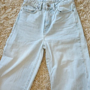 Ljusblå jeans - Snygga ljusblå jeans från Lager 157 i modellen Boulevard. Jättesköna och bra skick, säljer pga de blivit för små