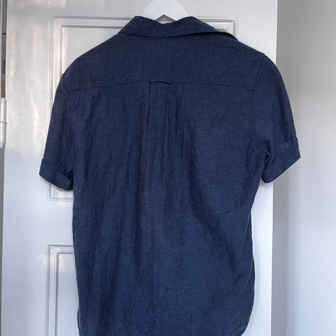 Marinblå linneskjorta  - 1