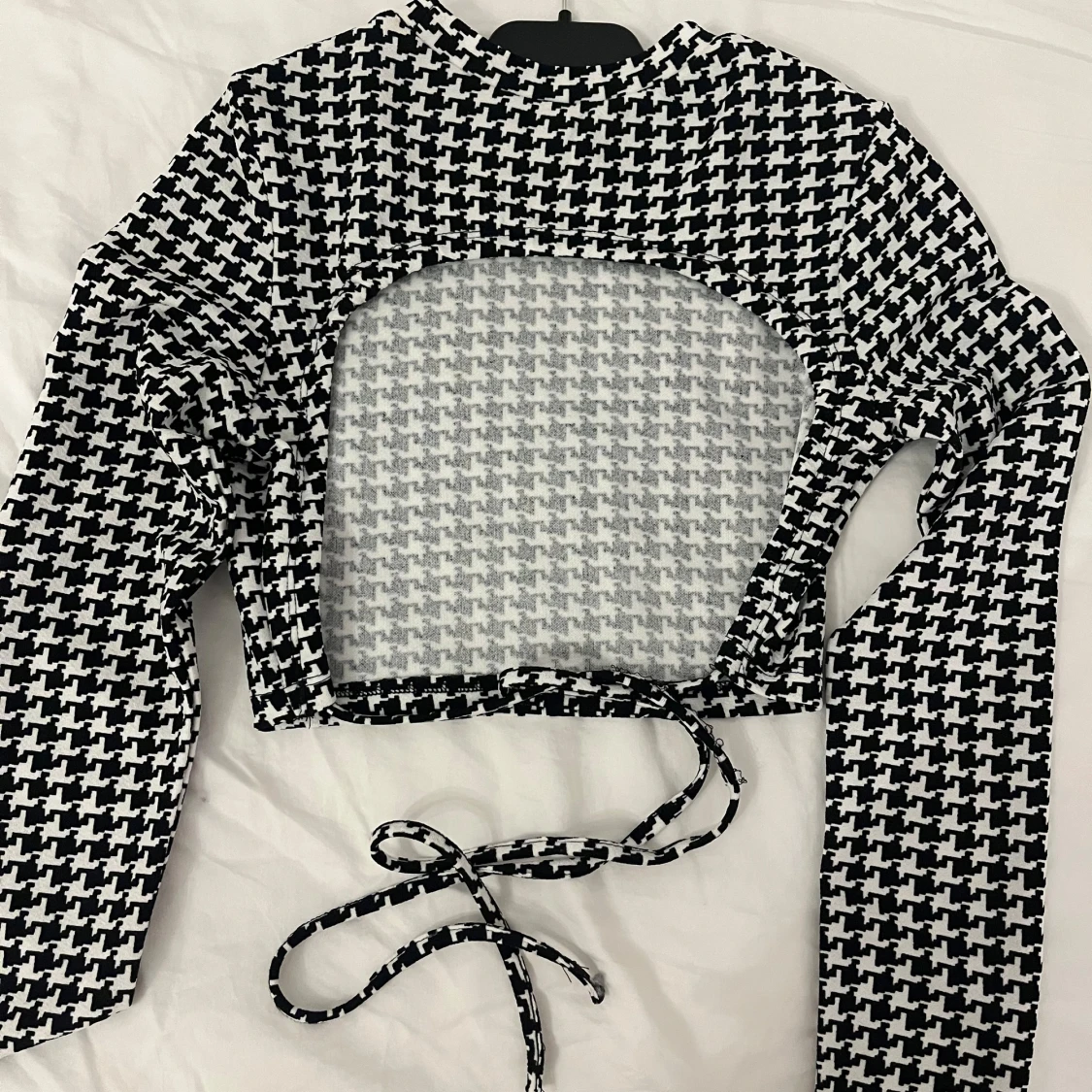 Svartvit mönstrad croppad topp - 1