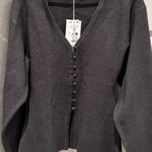 Gina tricot kofta  - Slutsåld kofta från gina tricot, i nyskick med prislapp kvar💞