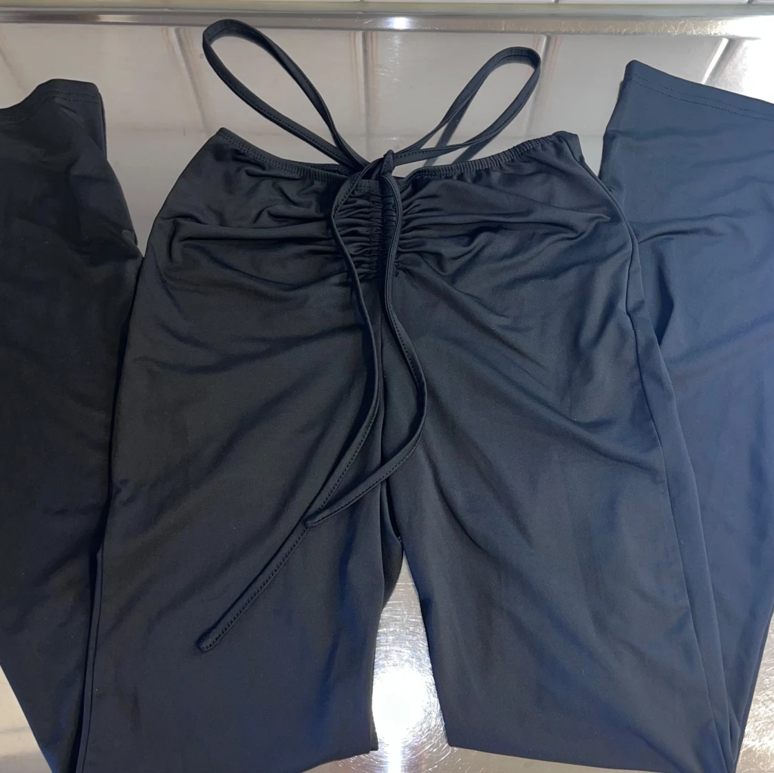 Svarta byxor med snörning - 1