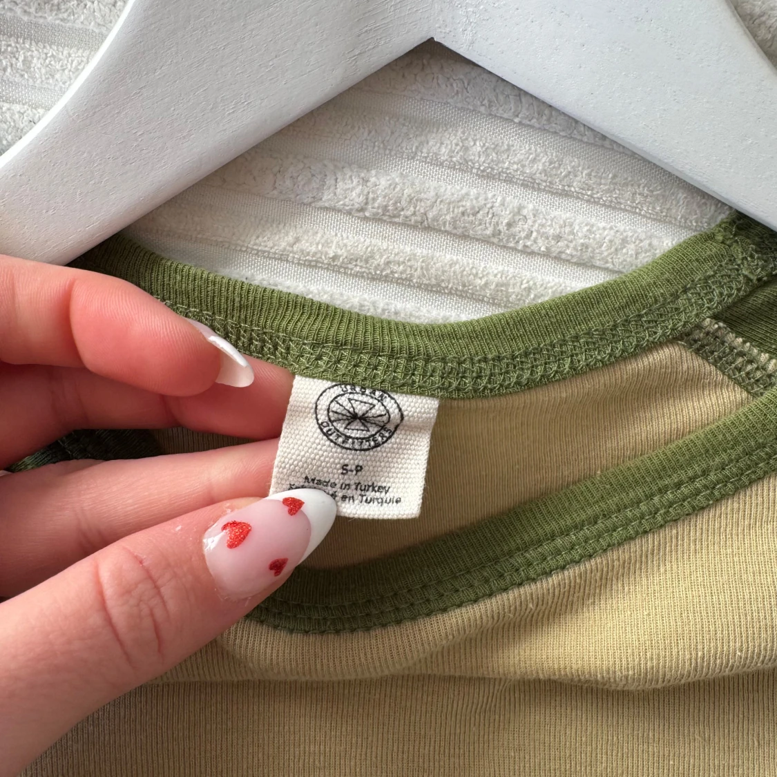 Beige och grön långärmad tröja - 2