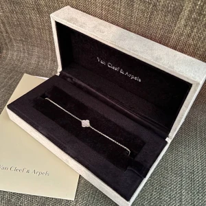 Van Cleef & Arpels Sweet Alhambra Bracelet - Selling an authentic Van Cleef & Arpels Sweet Alhambra bracelet – a symbol of refined taste and elegance. A delicate 18K gold chain adorned with the iconic four-leaf clover featuring natural pink mother-of-pearl.  Condition: Excellent. Size: Approx. 17 cm length. Material: 18K gold, natural mother-of-pearl.  Original Price: ~18,000 SEK (≈1,600 USD). Selling Price: 12000  A legendary accessory to elevate your style. DM me while it’s still availability 