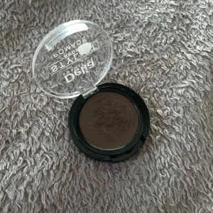 Delia Brow Pomade - sparsamt använd 