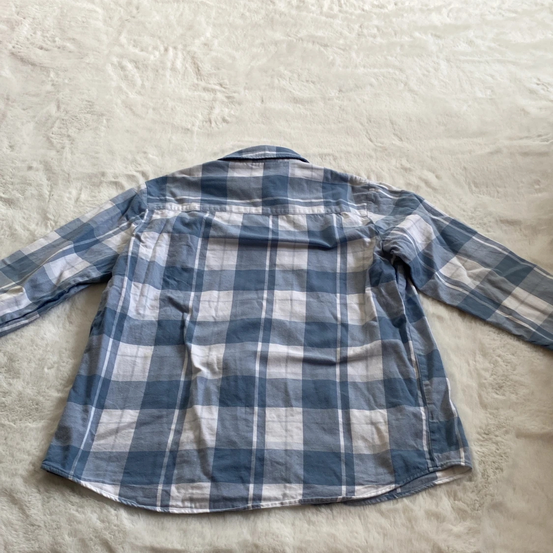 Blå och vit rutig skjorta - 1
