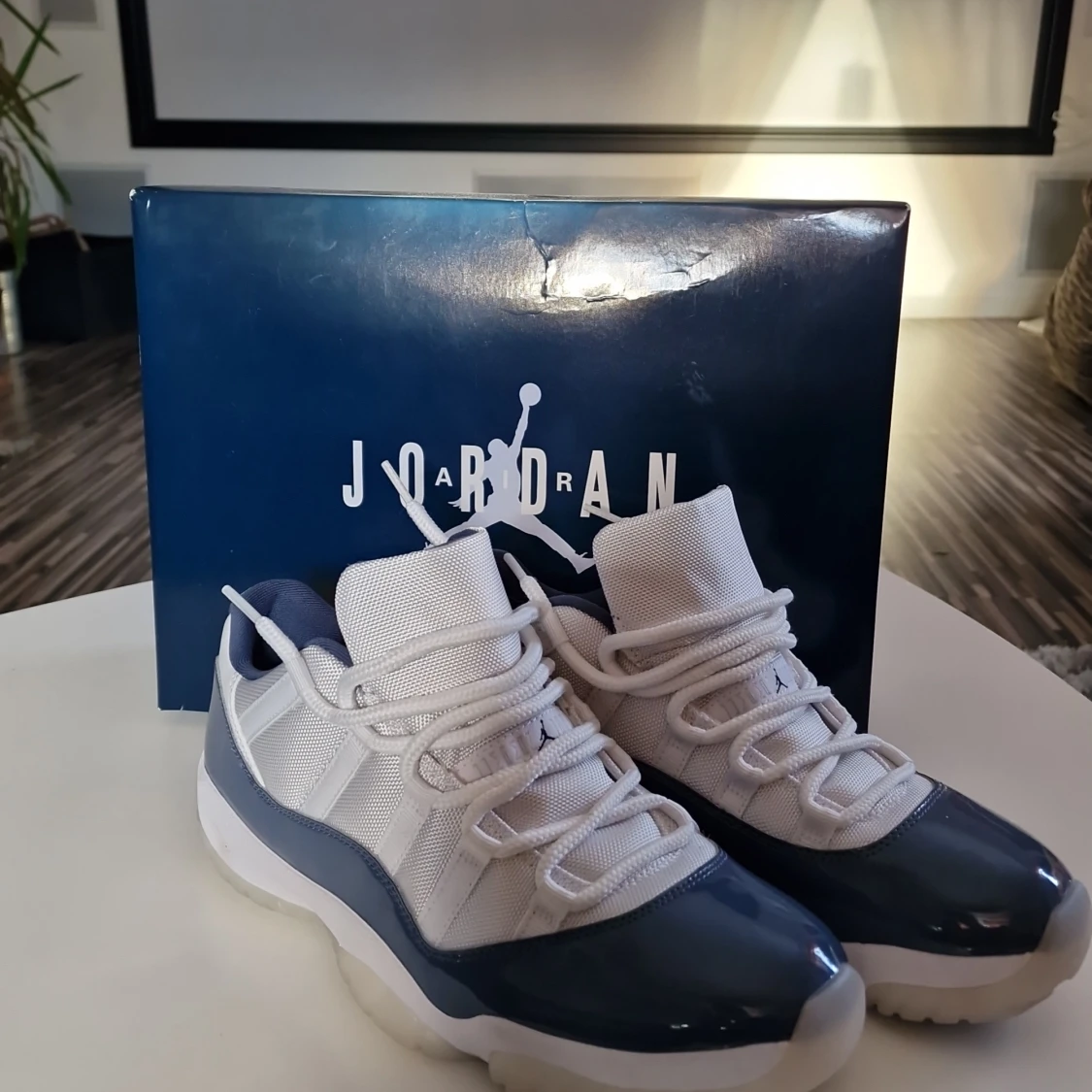 Nike Air Jordans i blått och vitt