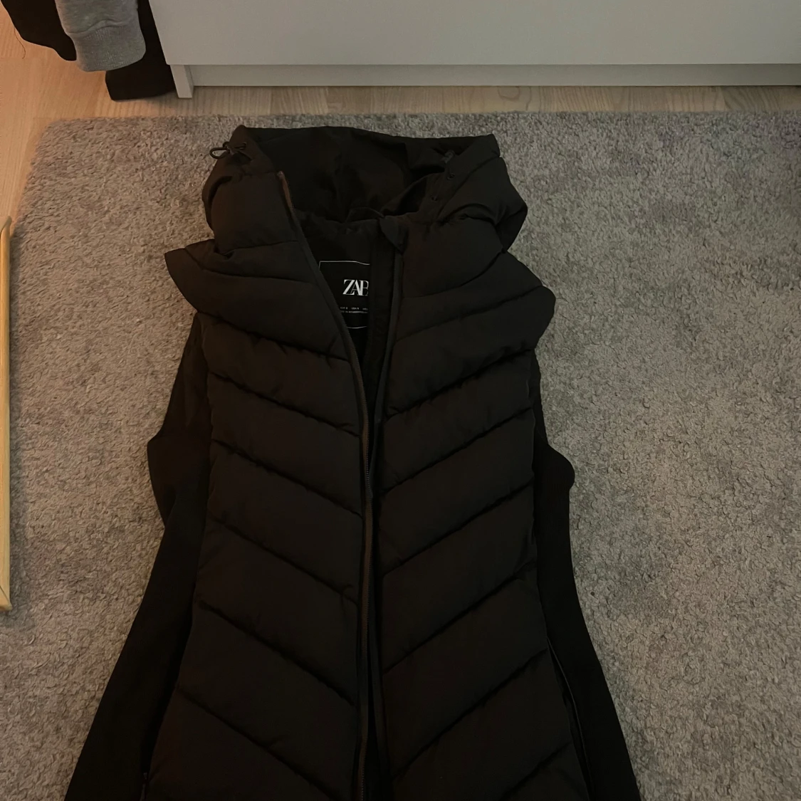 Svart dunväst från Zara
