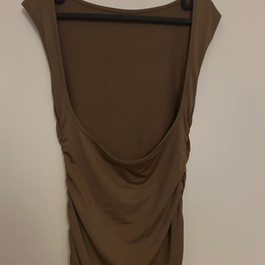 Brun ärmlös klänning - 90