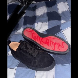 Bytes mot gucci keps  - Loubs i strl 39 men passar 40-40,5. Andvända 5 gngr fint sick